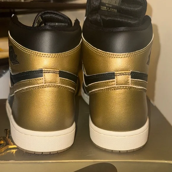 AIR JORDAN 1 RETRO
HIGH OG  Nike Gold Shoe Size 11 - Picture 10 of 10
